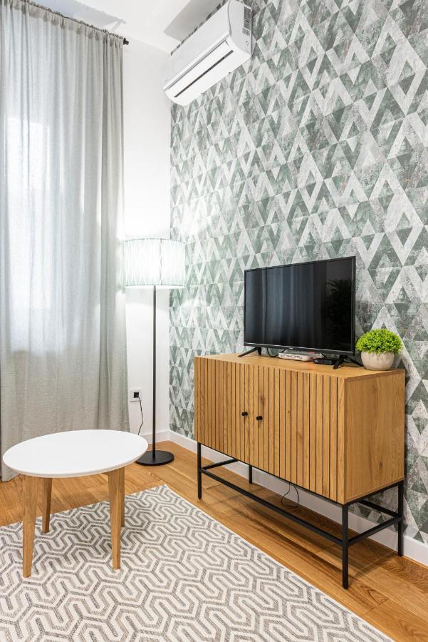 نوفي ساد Vertigo One Bedroom Apartment-Free Private Parking المظهر الخارجي الصورة